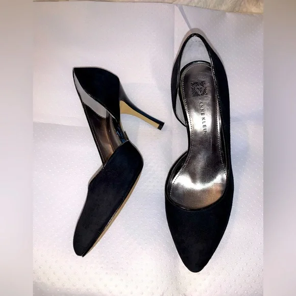 AK Anne Klein Size 6 M Black Genuine Suede Leather Pump - Picture 1 of 16